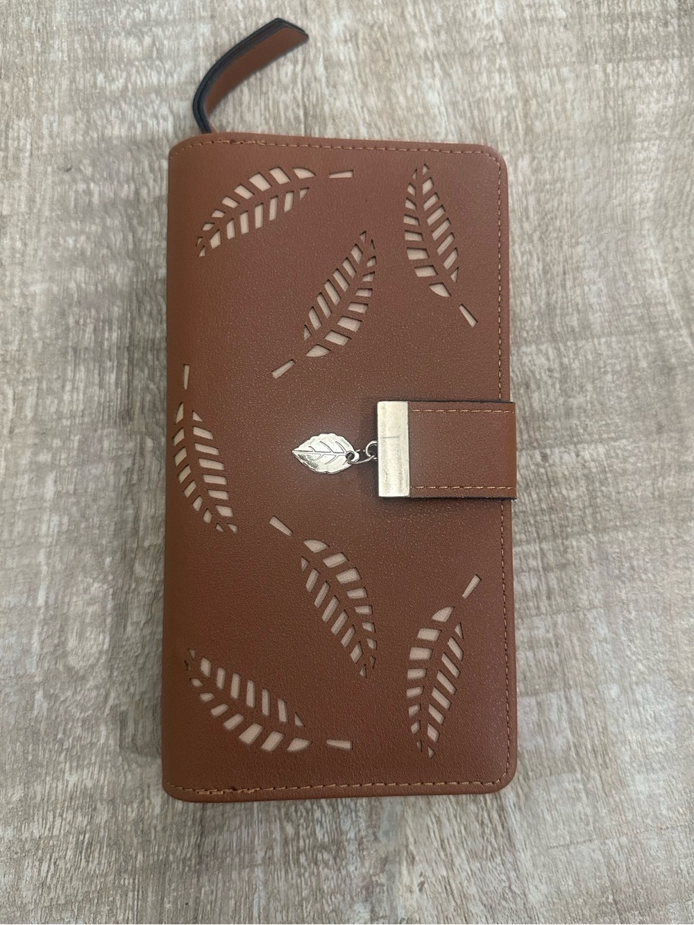 Vagabond Goods Brown Leaf Cutout Wallet | “Sea La Vie” Embossing - Picture 12 of 16